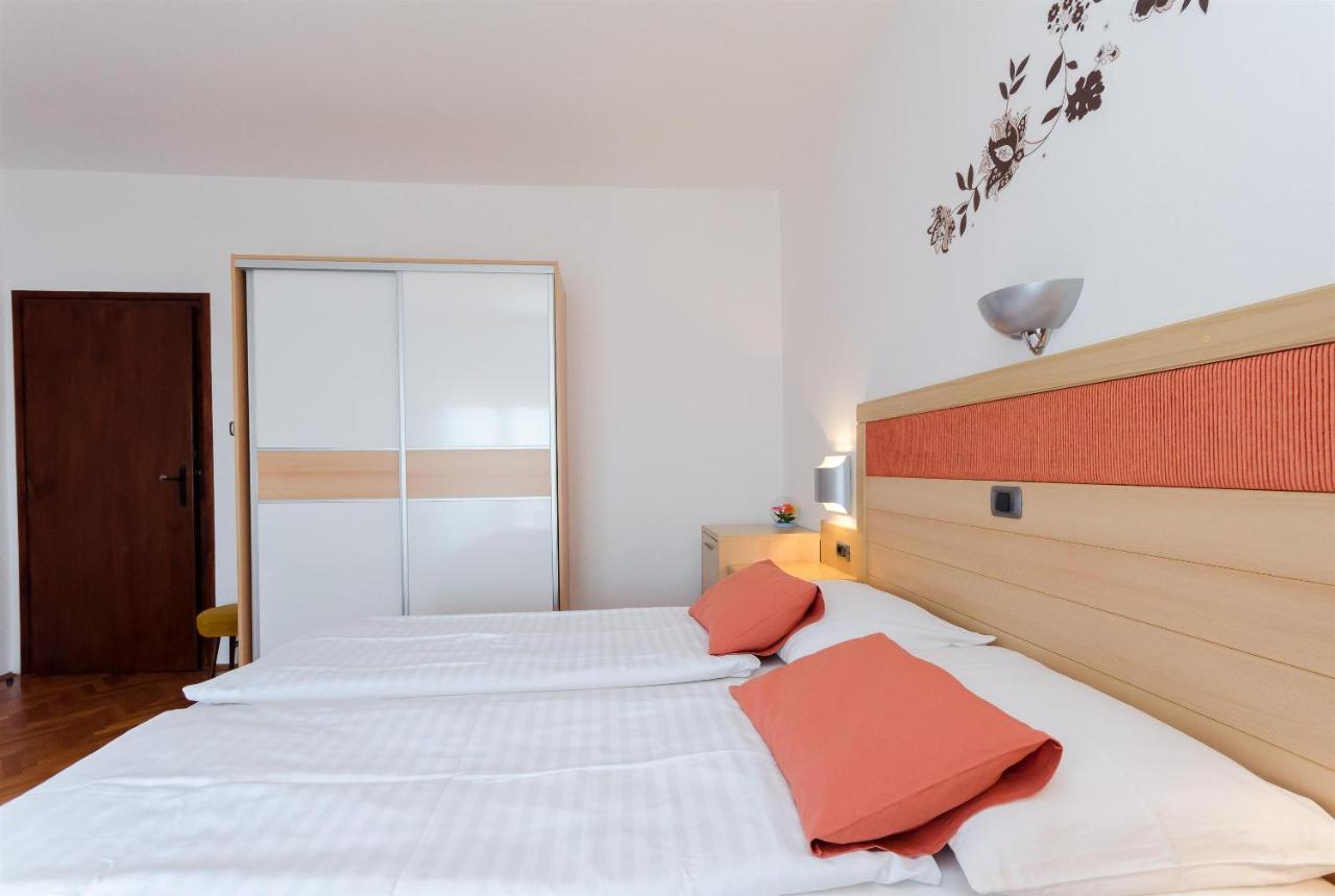 Apartments Mirjana B ロパール エクステリア 写真