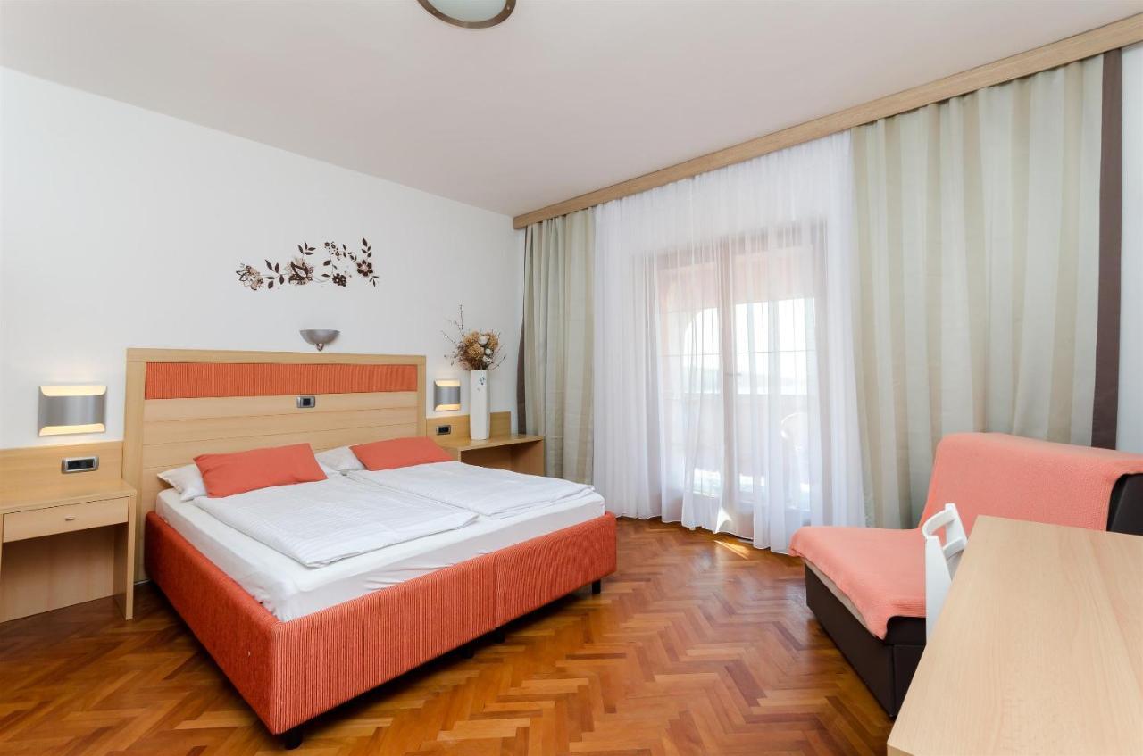 Apartments Mirjana B ロパール エクステリア 写真