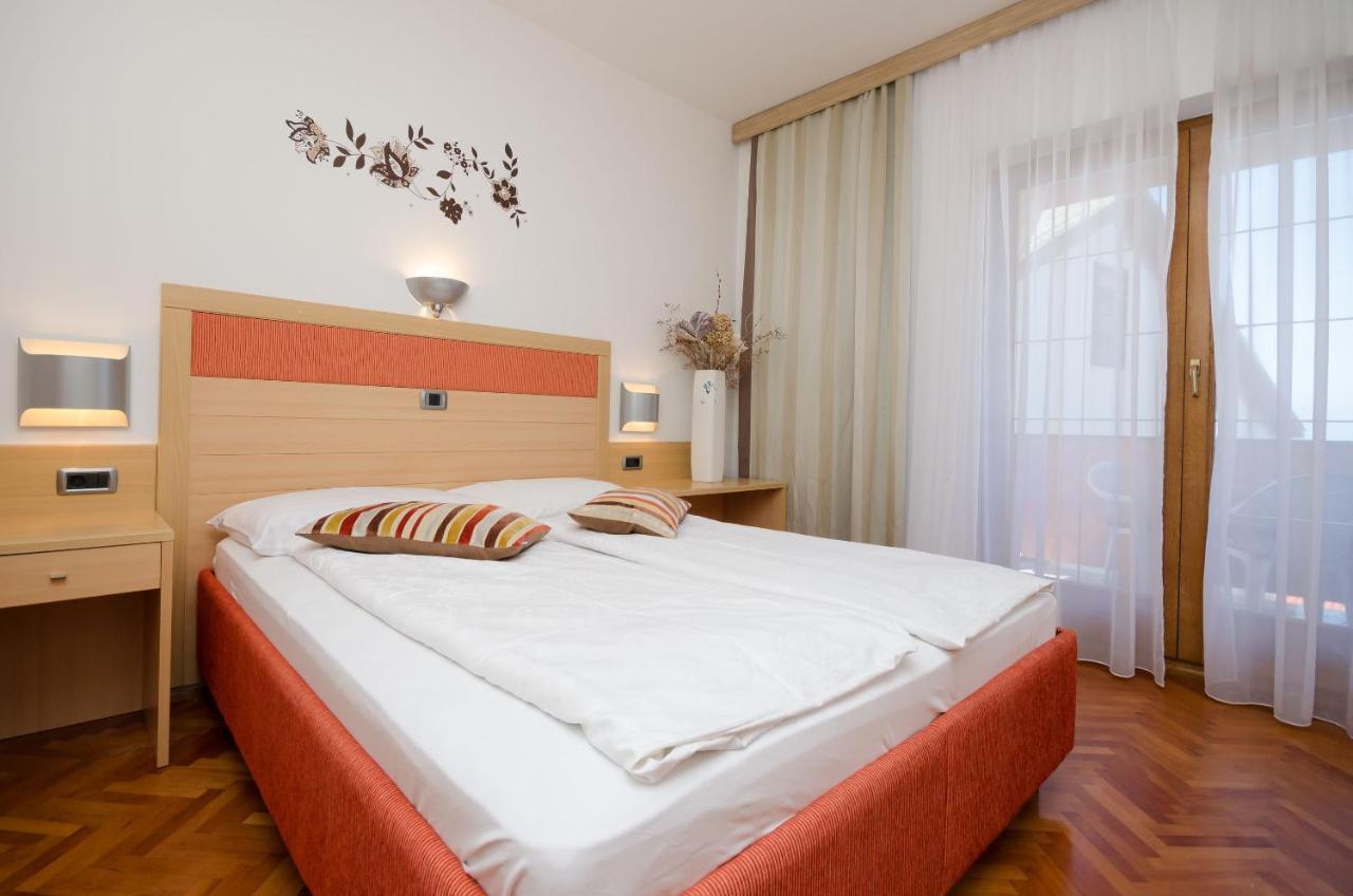 Apartments Mirjana B ロパール エクステリア 写真