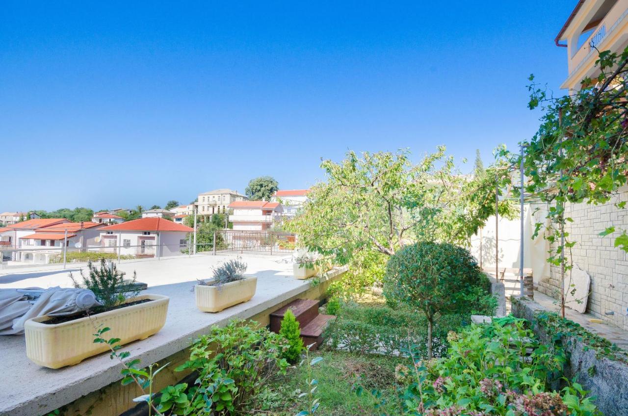 Apartments Mirjana B ロパール エクステリア 写真