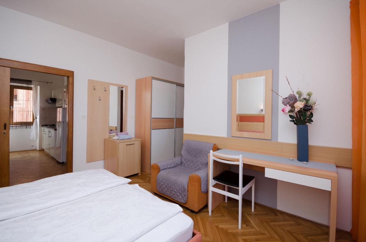 Apartments Mirjana B ロパール エクステリア 写真