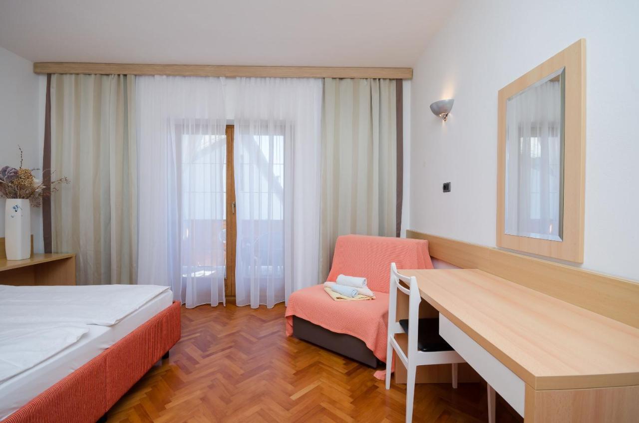 Apartments Mirjana B ロパール エクステリア 写真