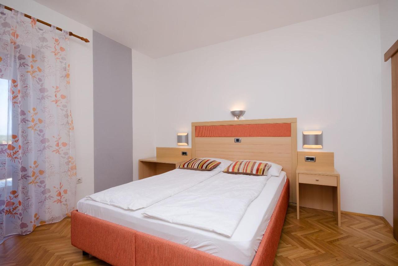 Apartments Mirjana B ロパール エクステリア 写真