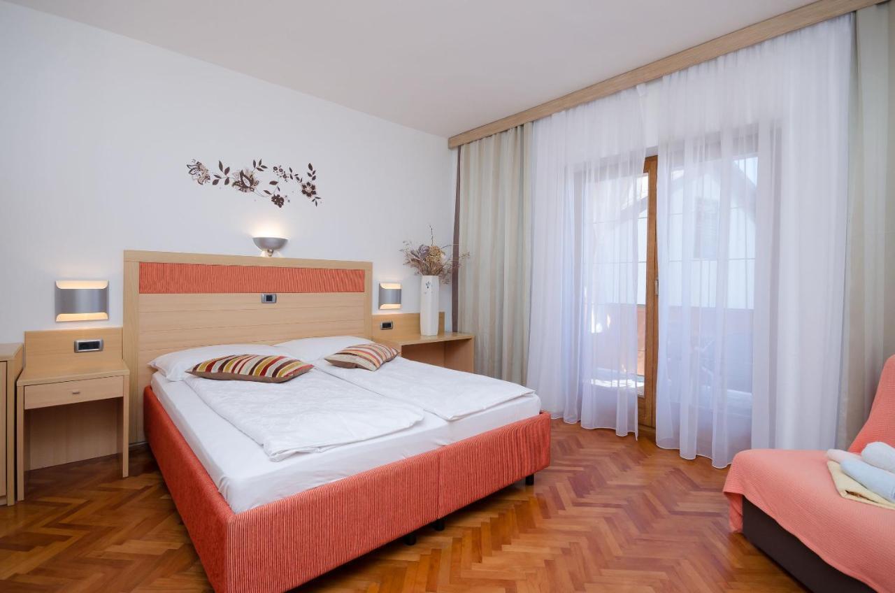 Apartments Mirjana B ロパール エクステリア 写真